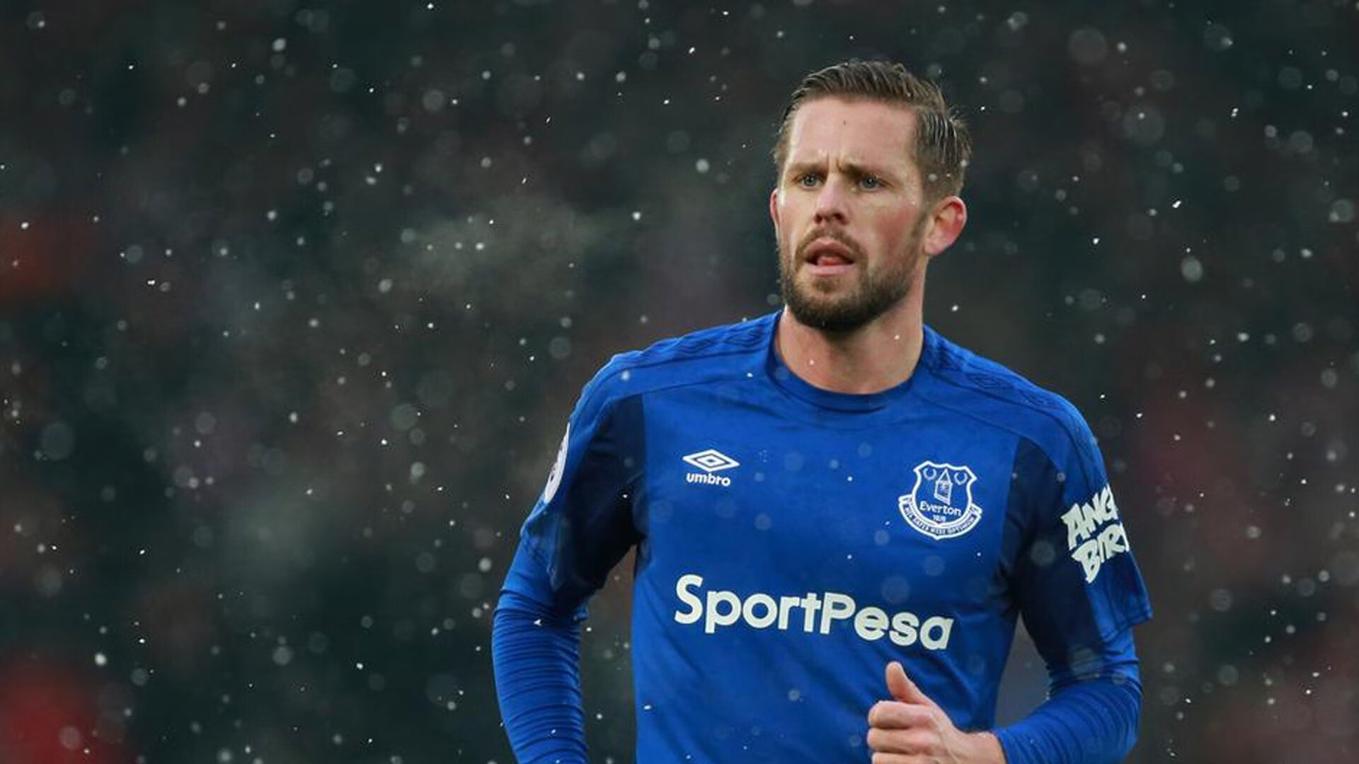 “华金·托比利亚的速度与反应力,为美洲狮队提供强大防守保障”